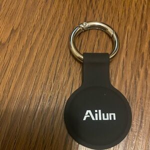 AILUN AirTags case keychain. *BRAND NEW*